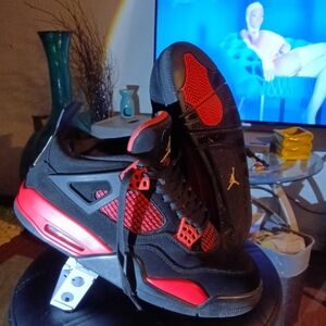 Jordan Retro 4 Red Thunder Sneakers